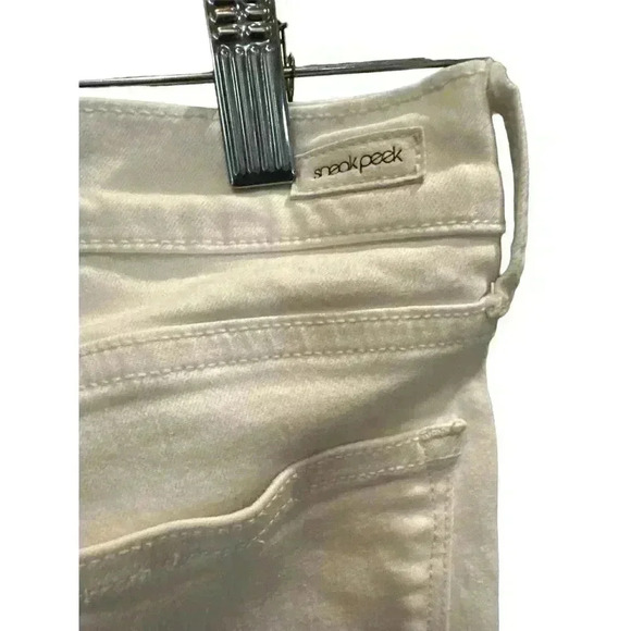 - Sneak Peek Juniors  White MId-Rise Distressed Jeans, Size 5,   Pre-Owned - Picture 6 of 8